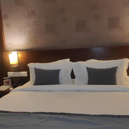 Emperor-Hotel Rachana Continental Pvt Ltd Kizhake Chālakudi 외부 사진