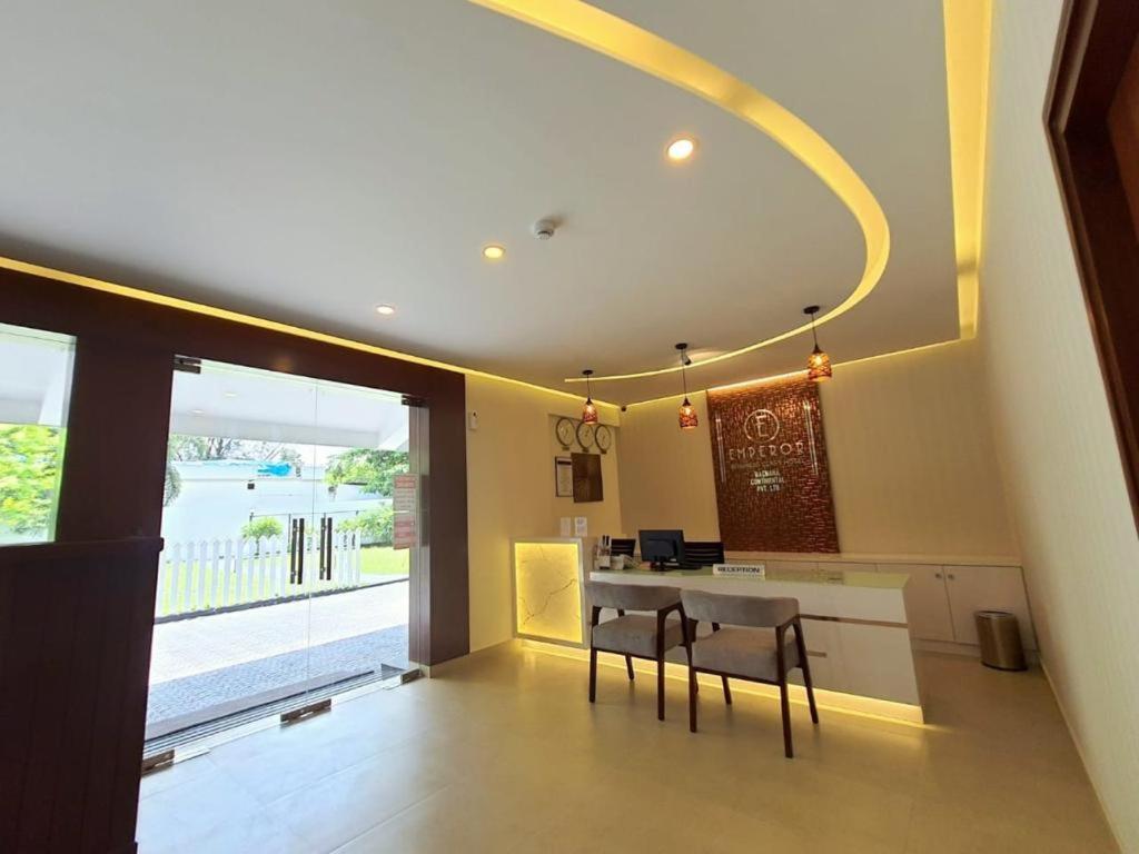 Emperor-Hotel Rachana Continental Pvt Ltd Kizhake Chālakudi 외부 사진