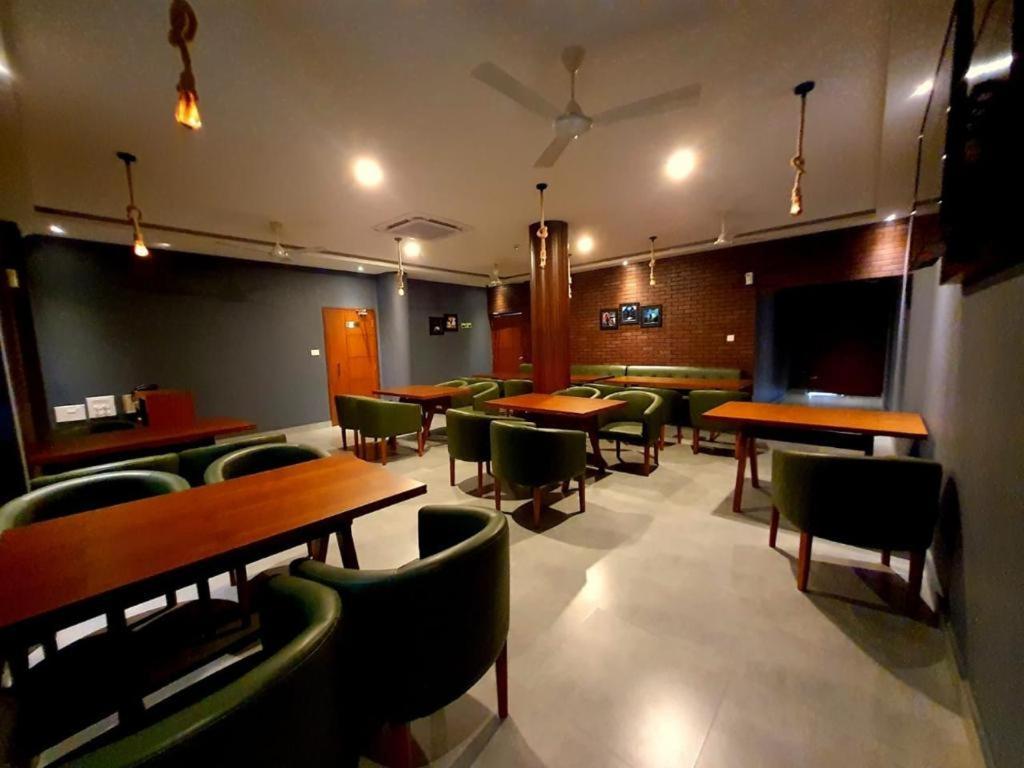 Emperor-Hotel Rachana Continental Pvt Ltd Kizhake Chālakudi 외부 사진