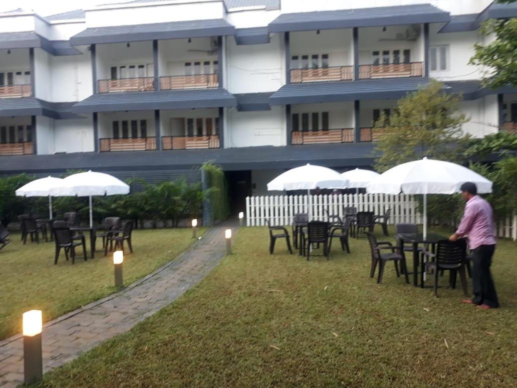 Emperor-Hotel Rachana Continental Pvt Ltd Kizhake Chālakudi 외부 사진