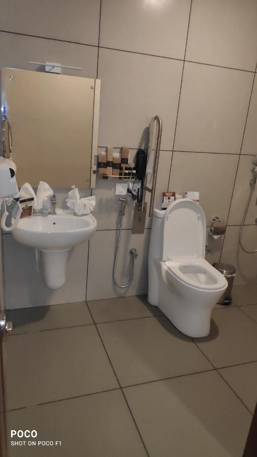 Emperor-Hotel Rachana Continental Pvt Ltd Kizhake Chālakudi 외부 사진