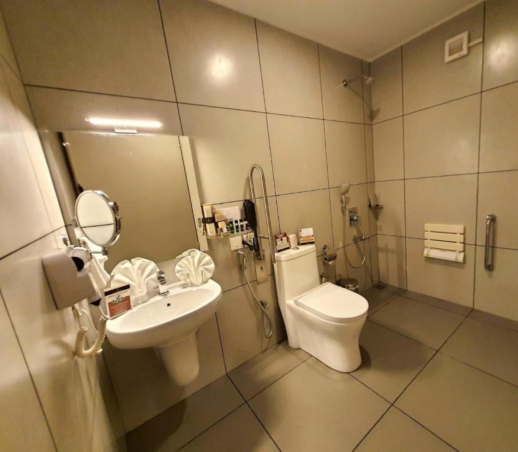 Emperor-Hotel Rachana Continental Pvt Ltd Kizhake Chālakudi 외부 사진
