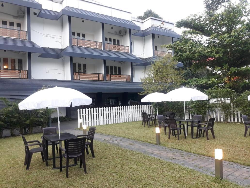 Emperor-Hotel Rachana Continental Pvt Ltd Kizhake Chālakudi 외부 사진