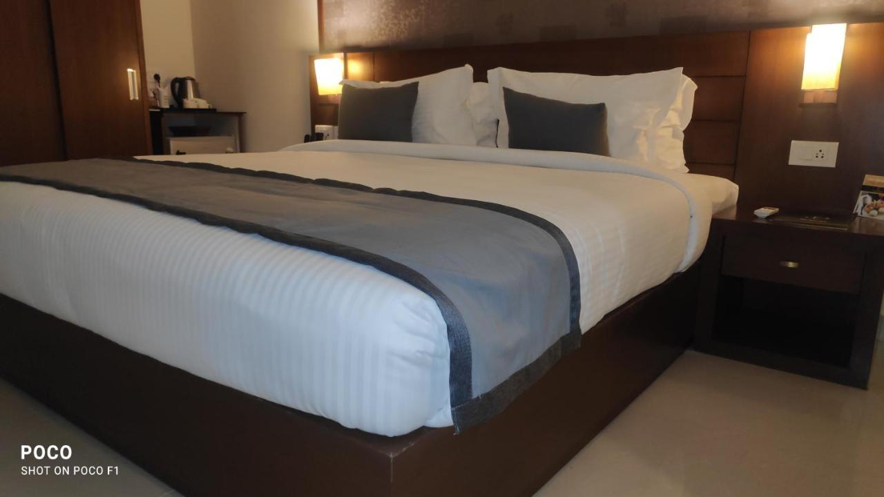 Emperor-Hotel Rachana Continental Pvt Ltd Kizhake Chālakudi 외부 사진