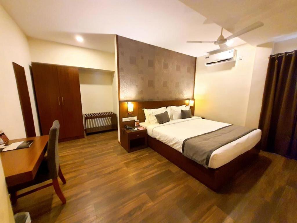 Emperor-Hotel Rachana Continental Pvt Ltd Kizhake Chālakudi 외부 사진