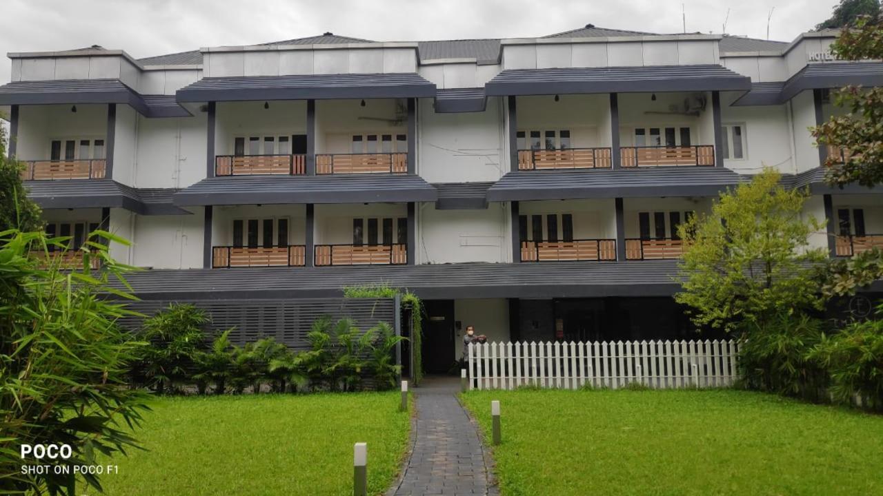 Emperor-Hotel Rachana Continental Pvt Ltd Kizhake Chālakudi 외부 사진