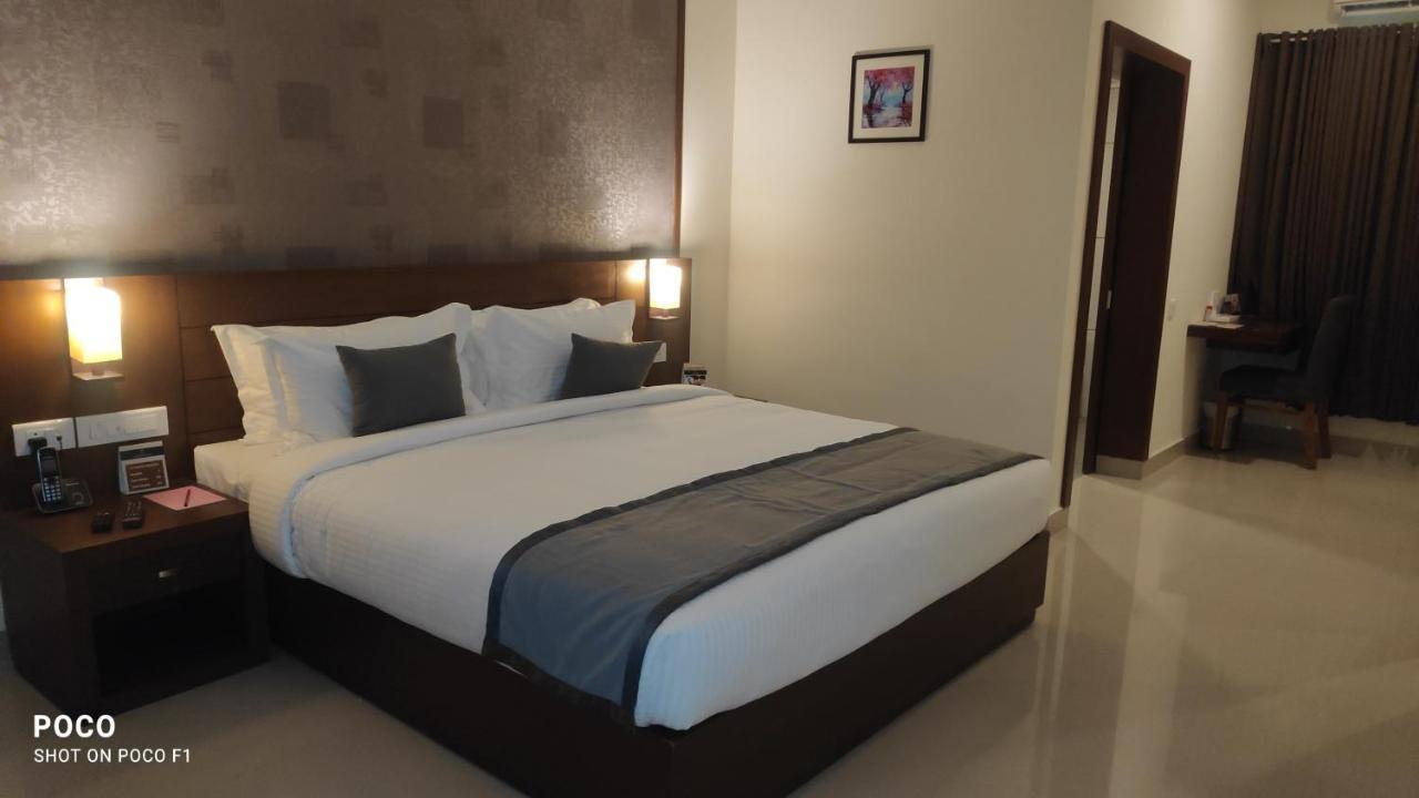 Emperor-Hotel Rachana Continental Pvt Ltd Kizhake Chālakudi 외부 사진