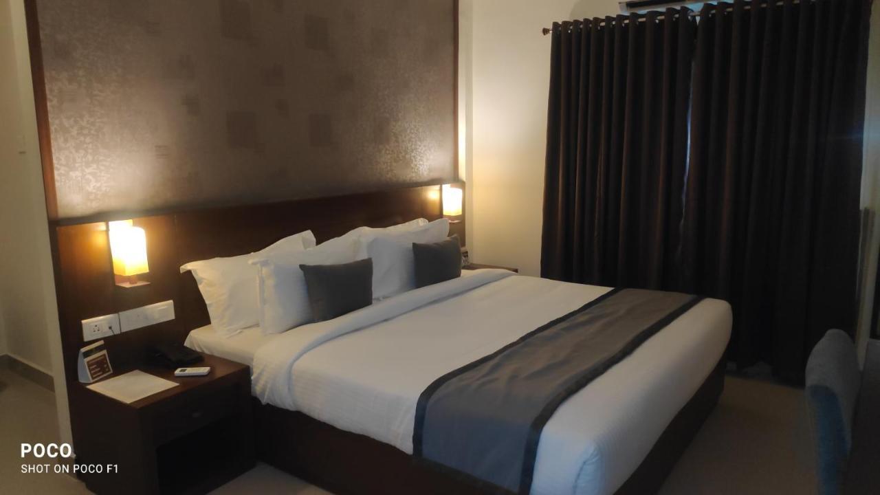 Emperor-Hotel Rachana Continental Pvt Ltd Kizhake Chālakudi 외부 사진